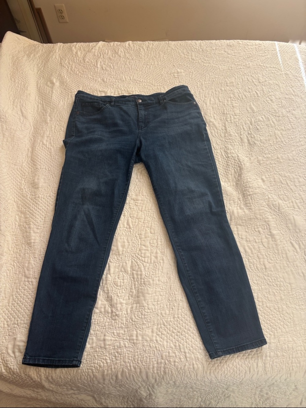 Isaac Mizrahi Live™️ True Denim size 14 medium wash skinny ankle jean